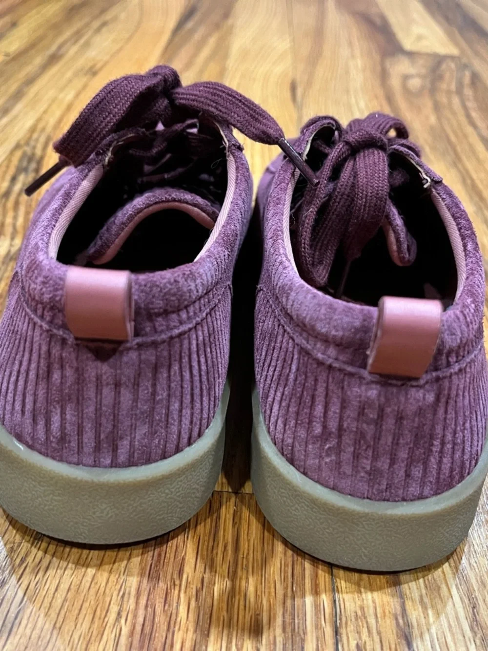 Vionic Suede Winny Sneaker Women's 6.5 Cherry Jubilee Corduroy‎ Purple